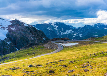Epic views and hairpin bends along the Beartooth Highway